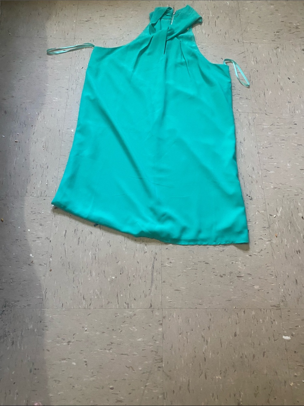 Sleeveless Keyhole Tank Top in Bright Teal